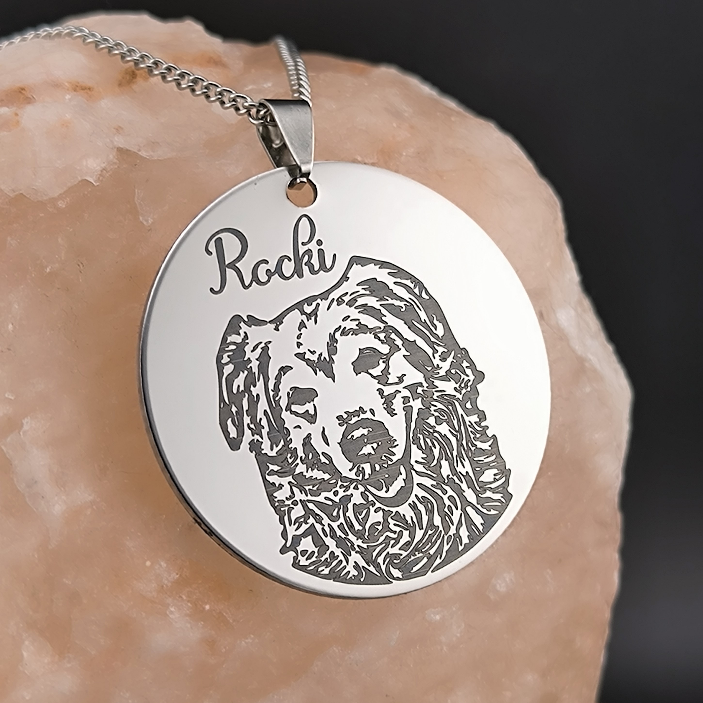 Jagdmesser mit eigener Wolfsgravur